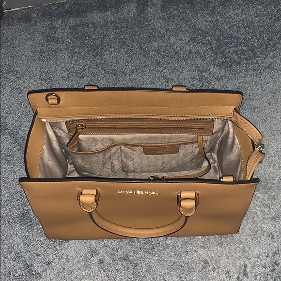 Michael Kors Medium Bag - Picture 3 of 6